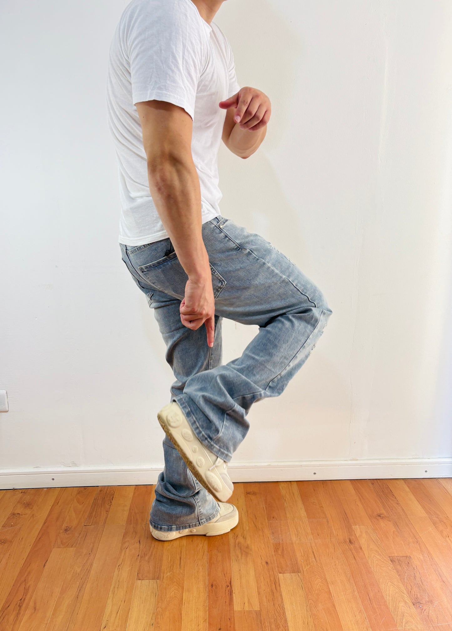 aaJeans Destroyed Court (FLARE Elasticado)